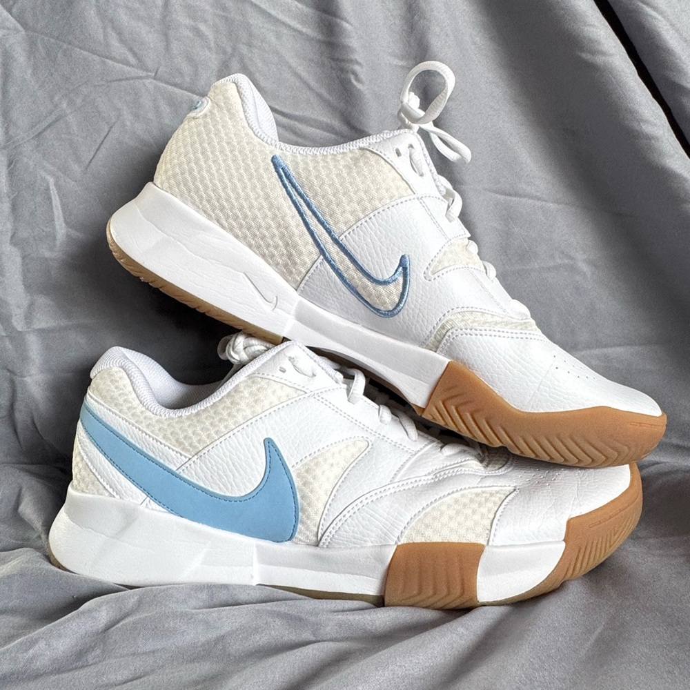 NikeCourt Lite 4 • White/Light Blue/Gum